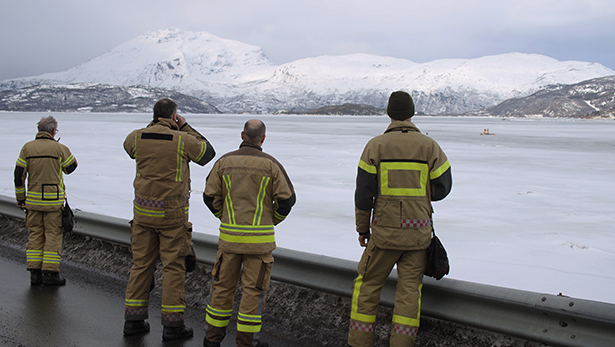 Nyhetsklipp: Elgku reddet opp fra isrok - 23/3-2019